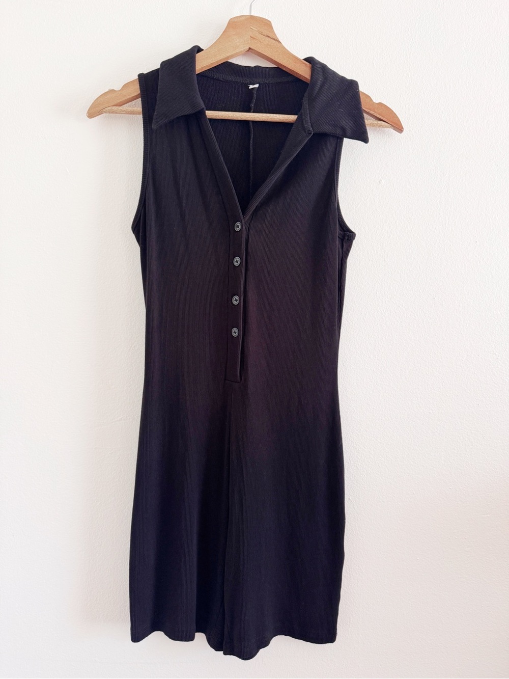 Sleeveless Collared Short Romper in Black Medium